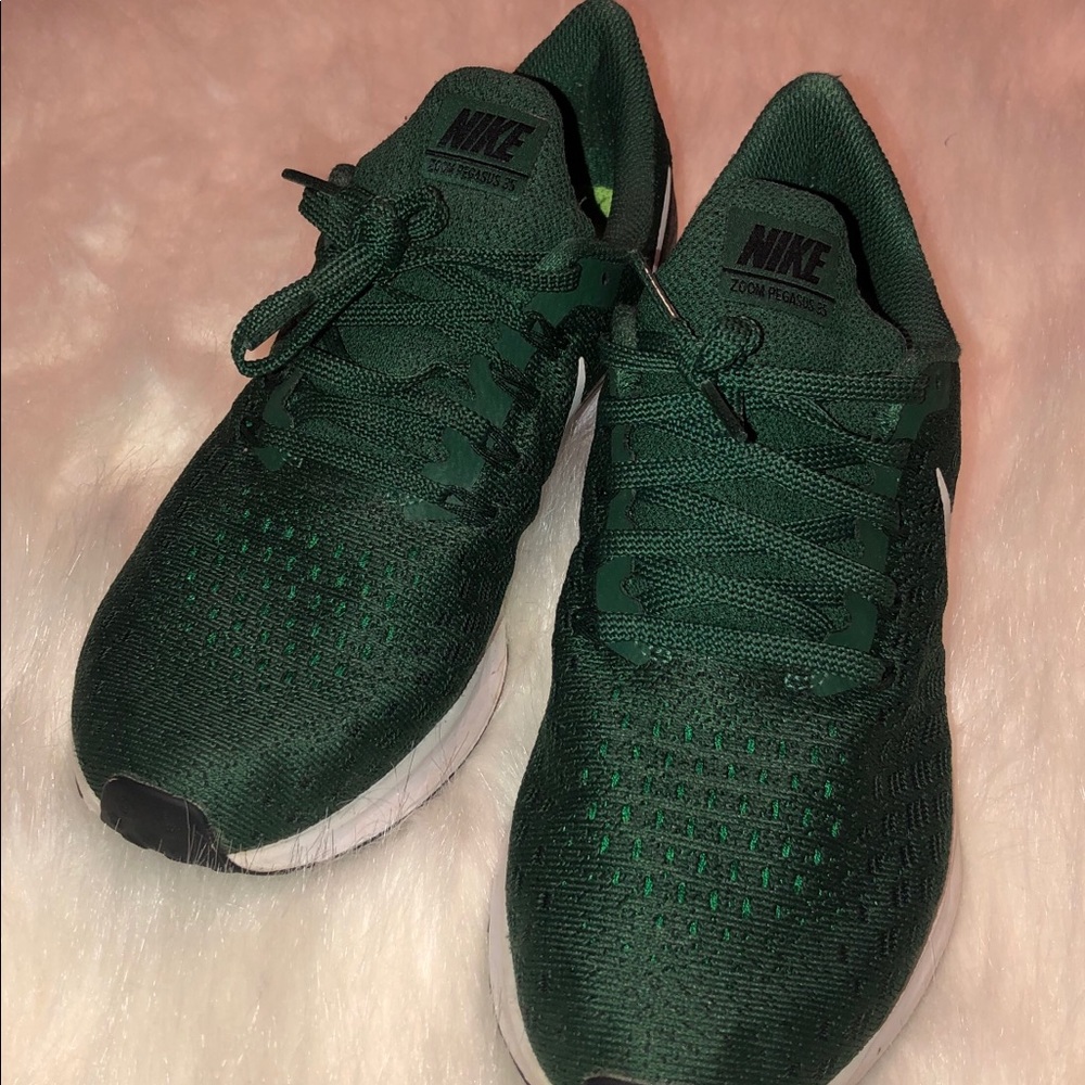 Nike Air Zoom Pegasus 35 Running Shoe